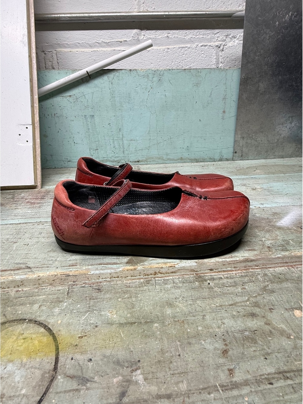 Earth barefoot shoe brand red leather Mary Jane’s size 5.5 women’s - Picture 2 of 7